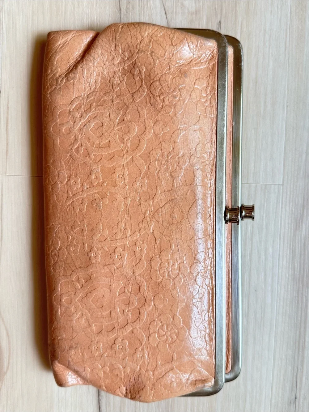 Hobo Lauren Embossed Leather Clutch Wallet light brown/peach